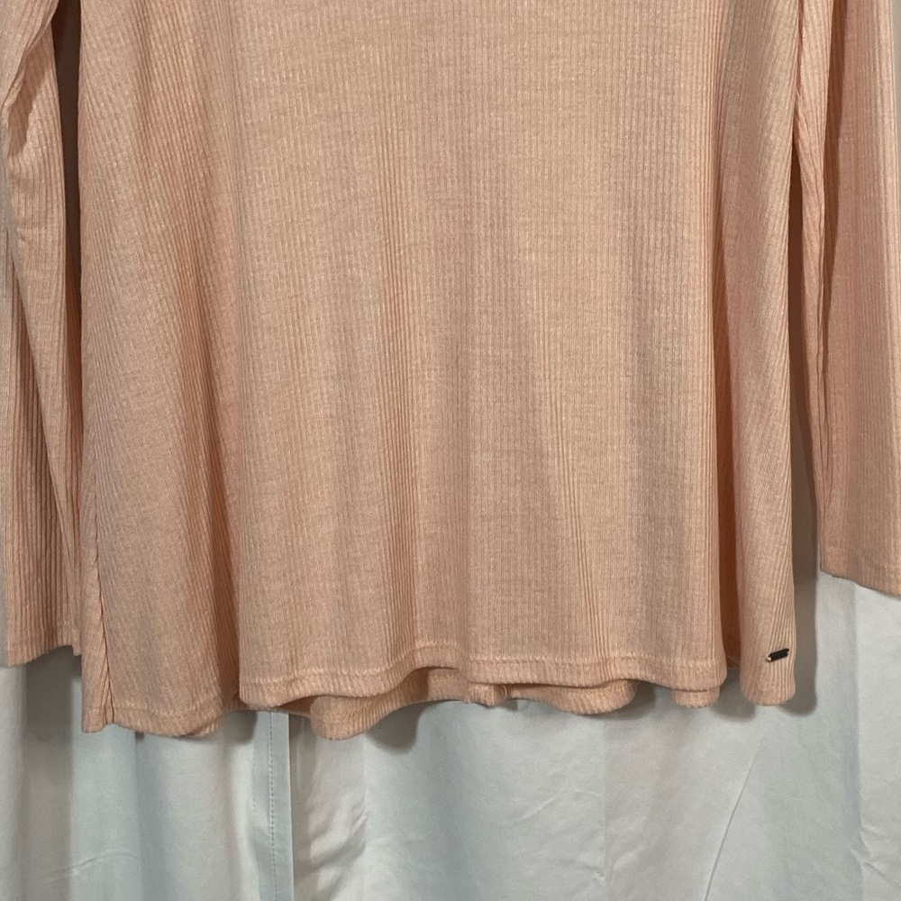 Hollister Light Pink Ribbed Long Sleeve Split V-Neck T-Shirt Women’s Size Medium - Picture 4 of 8